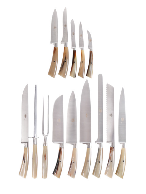 Набор ножей с рукоятками из бычьего рога в деревянном коробе  Coltellerie Berti - Общий вид