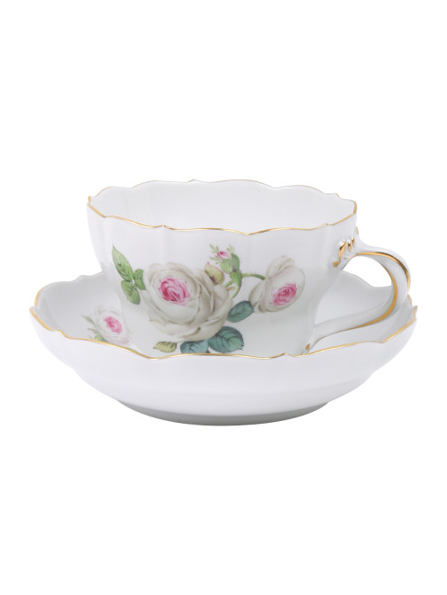 Чайная чашка из фарфора с блюдцем с цветочным узором и золотой окантовкой Meissen - Общий вид